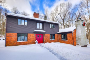 5 Mi to Skiing Home with Hot Tub and Patio!